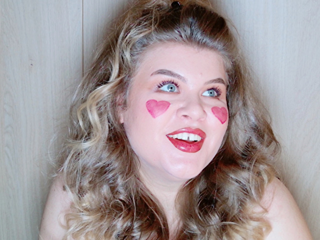 Honeylips online picture 1