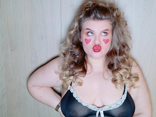 Honeylips online picture 3