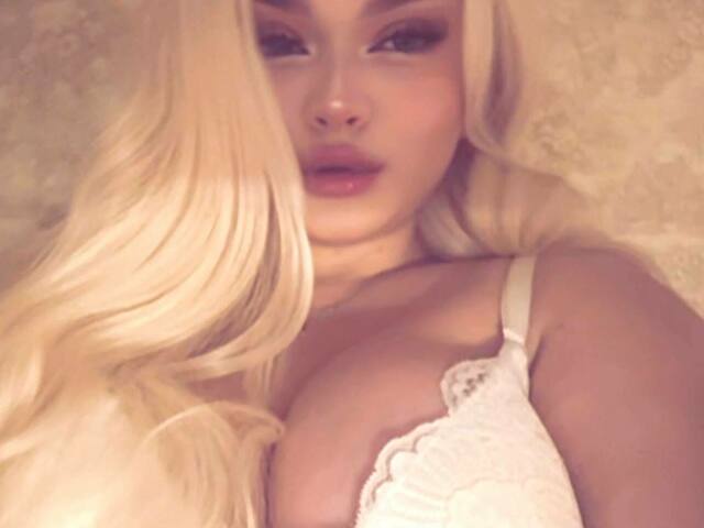 SophieDee online picture 1