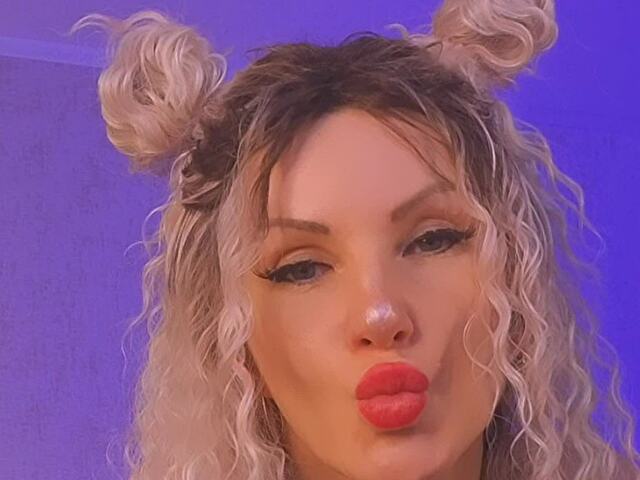 Mercedeslove preview 5