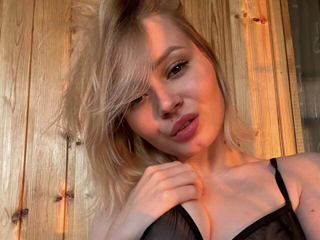 BlondeFairy online photo 3