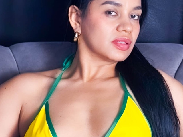 Emliy Boobs Liveshow - Photo 14/19