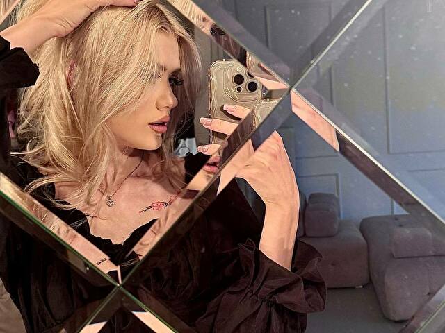 BlondyLedy Image Gallery
