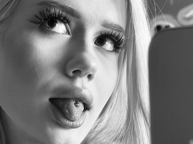 BlondyLedy Image Gallery