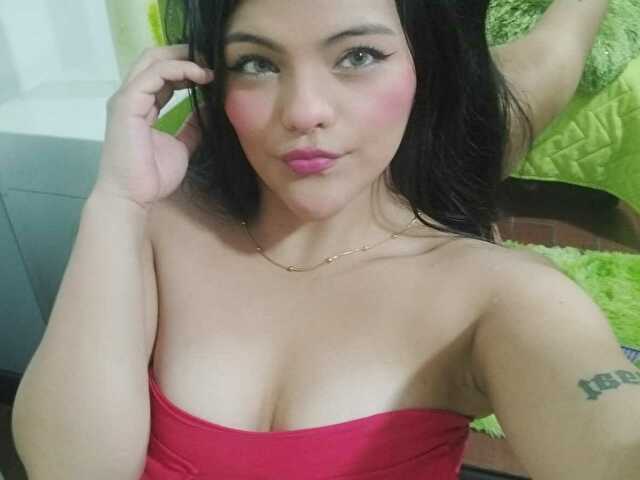 NikkiNicolle online foto 4