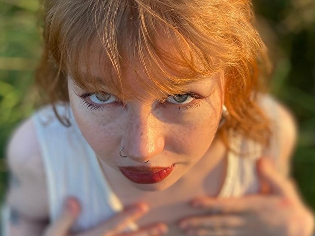 LolaHorny online foto 2