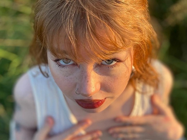 LolaHorny online foto 1