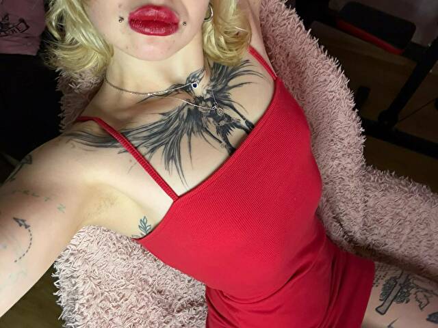LolaHorny picture 5