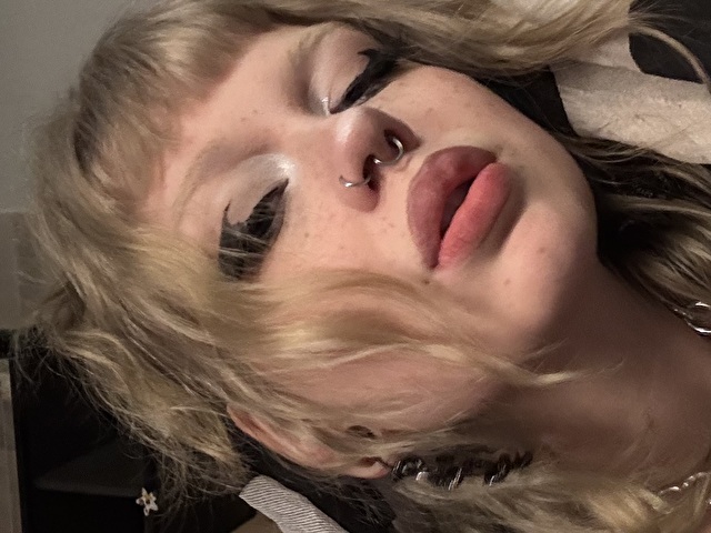 LolaHorny picture 7