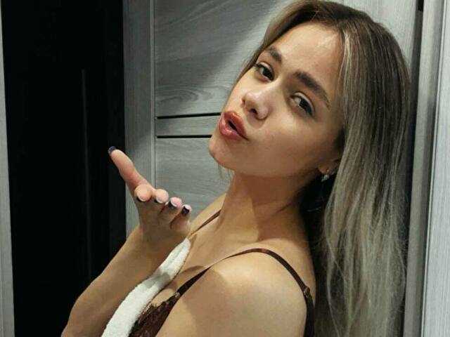 Emillyhot photo 4