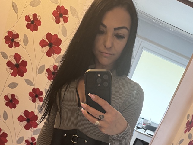 Czarna online foto 2