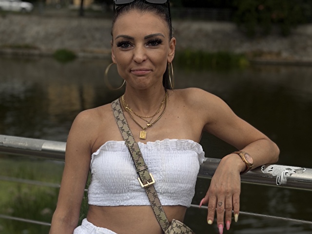 Czarna online foto 3