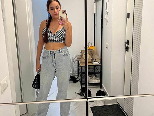 AlinaFoxx picture 1