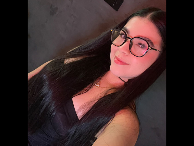 Stefanny Blowjob XXX Cams - Photo 7/15