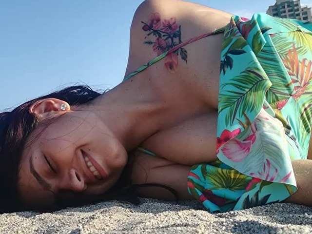 Siiena Blowjob XXX Cams - Photo 5/13