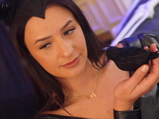 KylieNoir webcam model