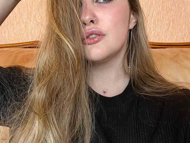 AfinaBrandt Webcam Porno Live - Photo 12/19