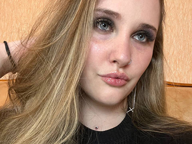AfinaBrandt Webcam Porno Live - Photo 15/19
