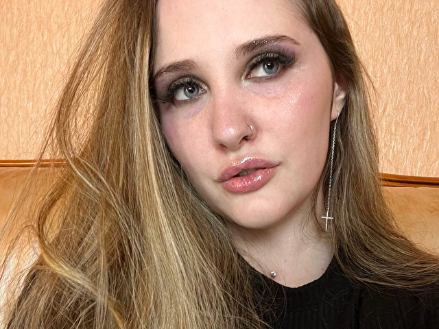 AfinaBrandt Webcam Porno Live - Photo 17/19