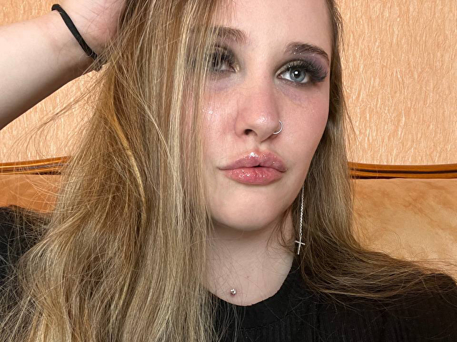 AfinaBrandt Webcam Porno Live - Photo 18/19