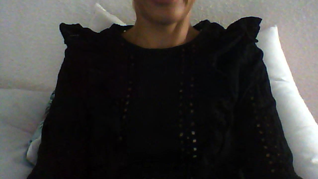 DouceLilou en sexcam live - webcam coquine et tchat gratuit
