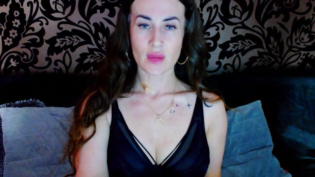 MikaLOVELY en sexcam live - webcam coquine et tchat gratuit
