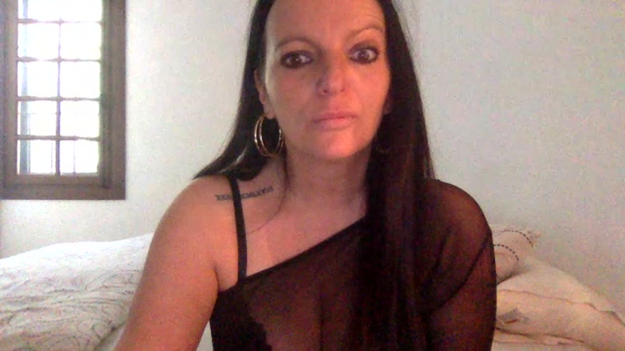 Laura1982 en sexcam live - webcam coquine et tchat gratuit