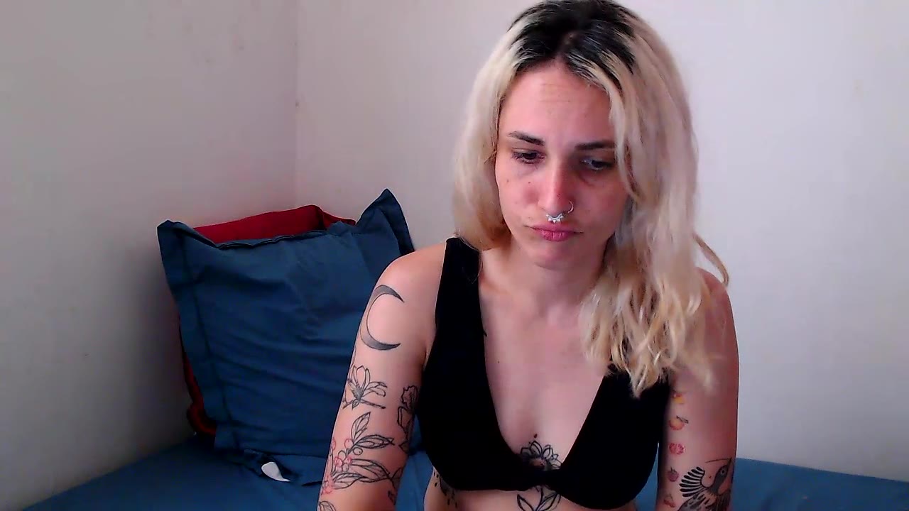 HairyGaby en sexcam live - webcam coquine et tchat gratuit