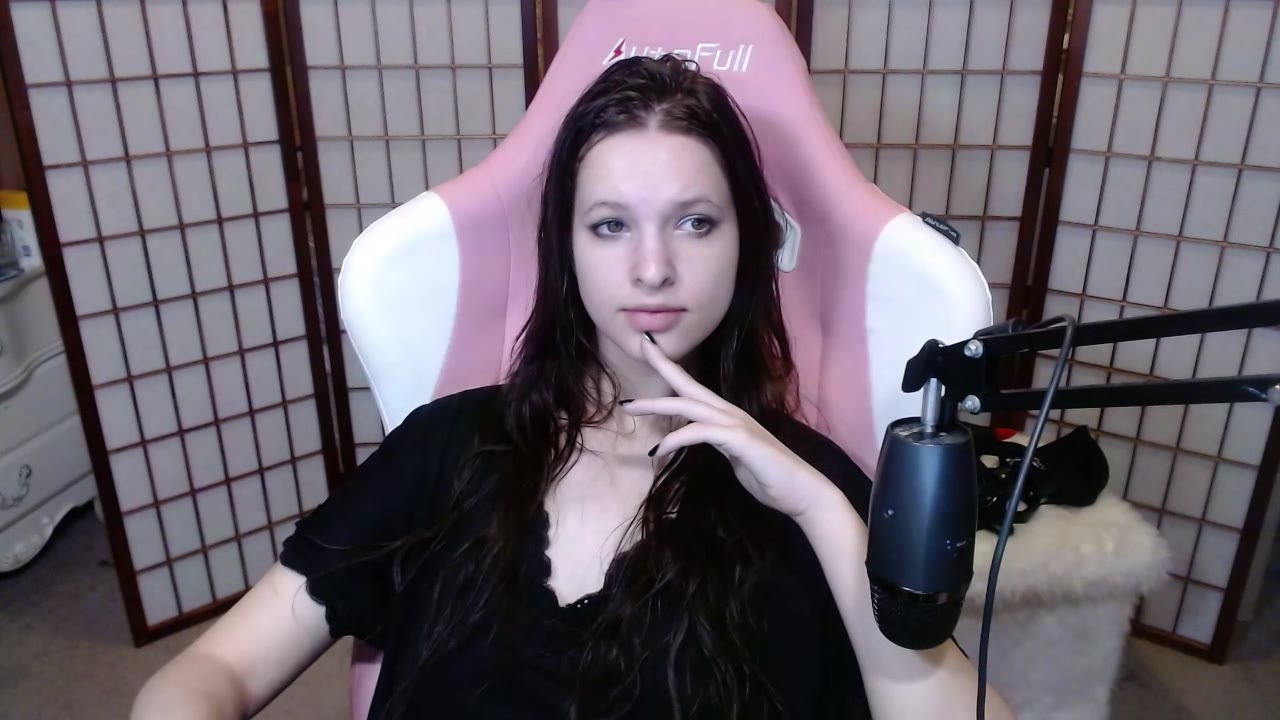 MissDollMaid en sexcam live - webcam coquine et tchat gratuit