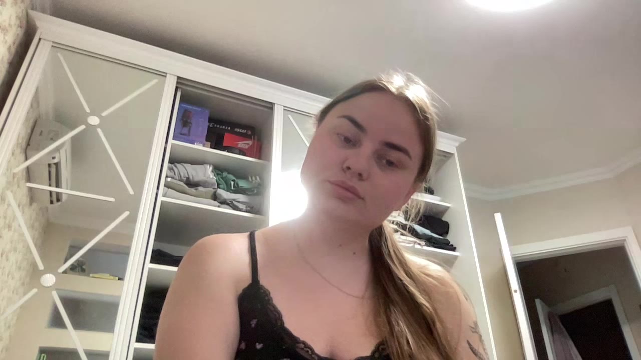 KrissMiss en sexcam live - webcam coquine et tchat gratuit