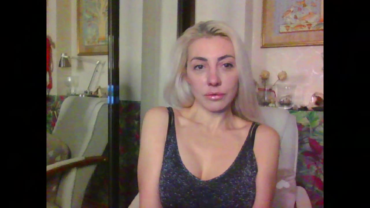 MiaQveen en sexcam live - webcam coquine et tchat gratuit
