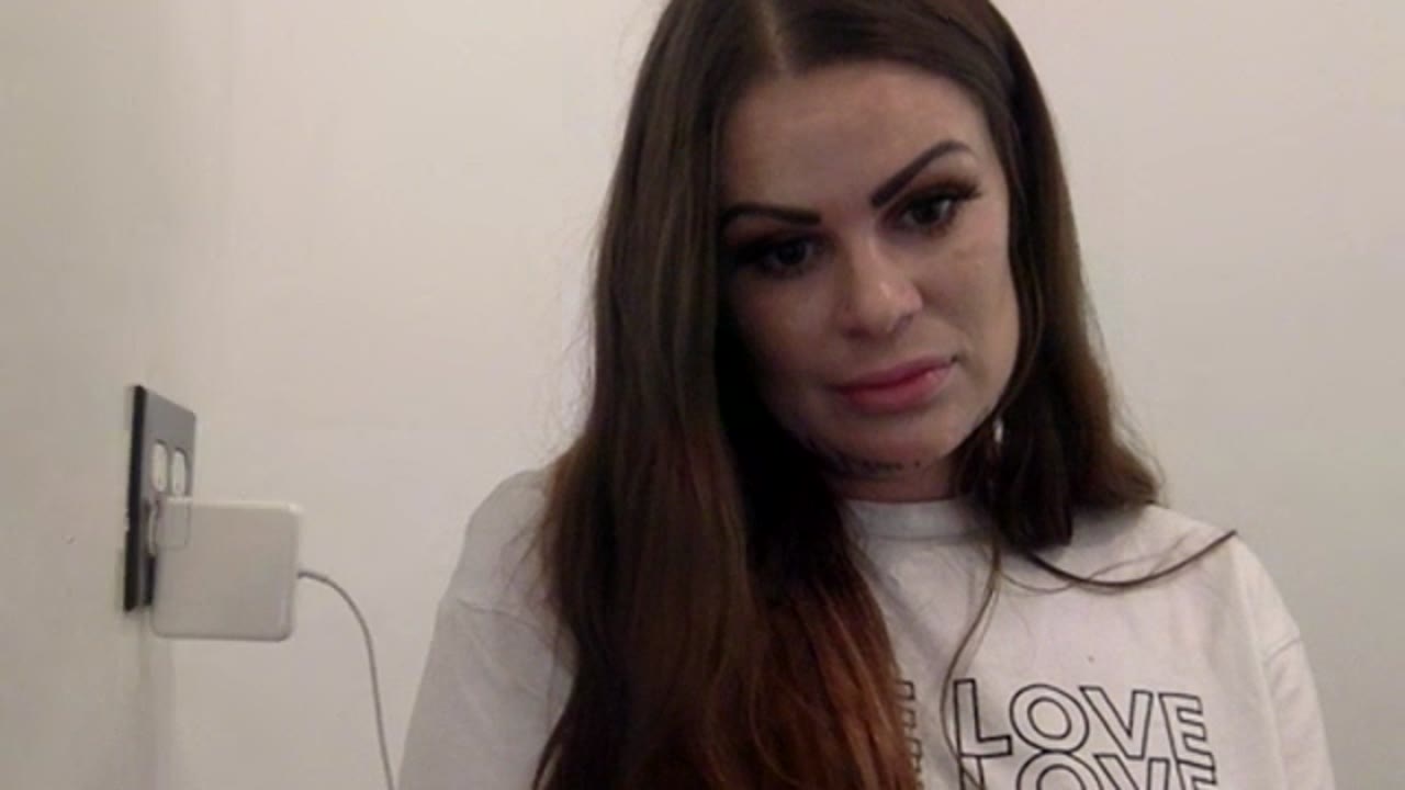 NikkiSikk en sexcam live - webcam coquine et tchat gratuit