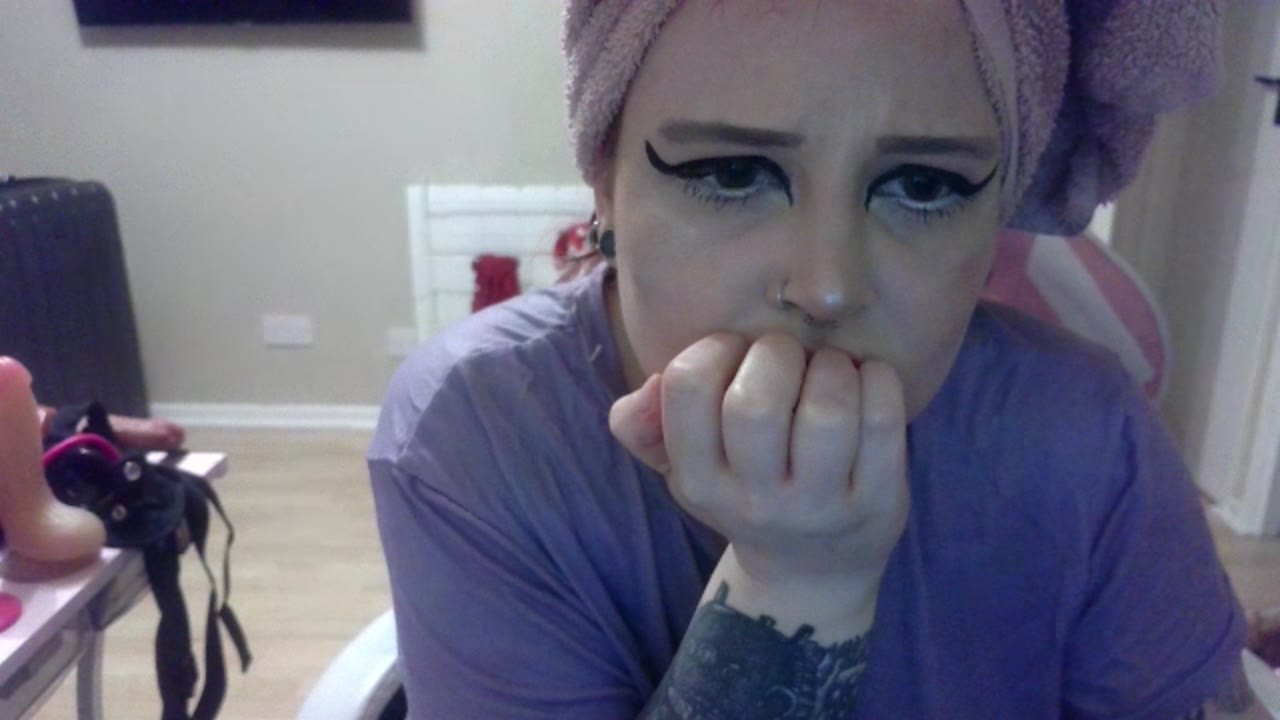 Bigtiddygoth en sexcam live - webcam coquine et tchat gratuit