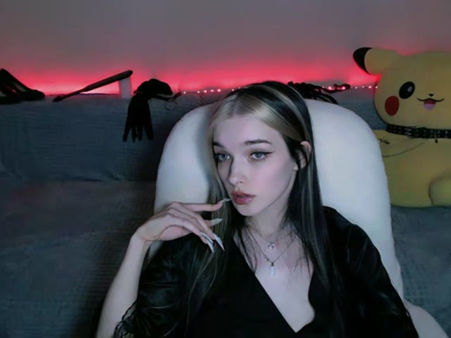 Start a chat with AliceSolis