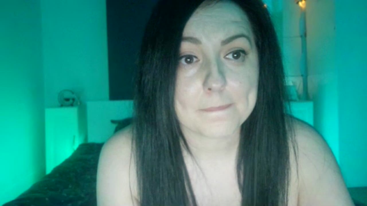 Ruby83 en sexcam live - webcam coquine et tchat gratuit