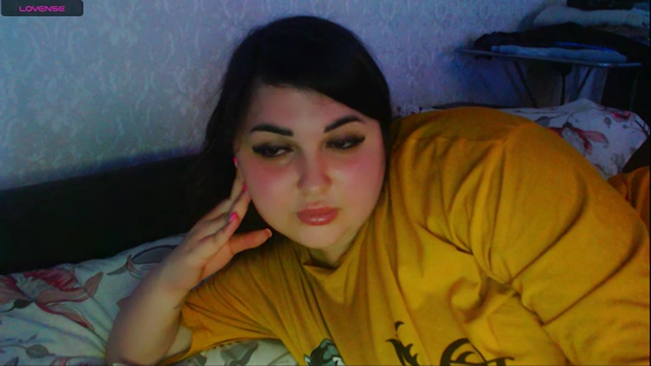 CurvyAlisa en sexcam live - webcam coquine et tchat gratuit
