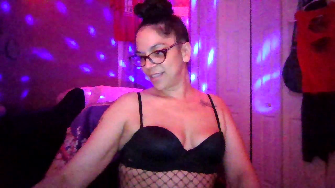 Amorcru76 en sexcam live - webcam coquine et tchat gratuit