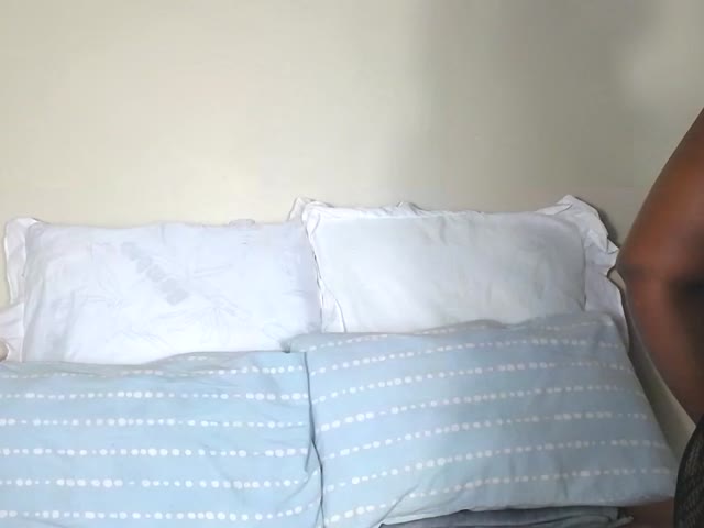 Geile webcamsex met HornyDoll