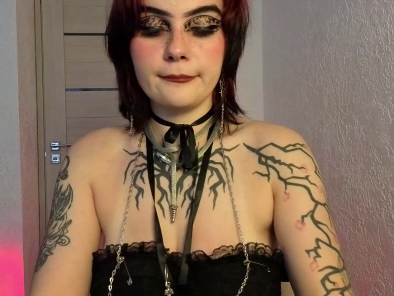 Intrigue webcam Xcams model stream image