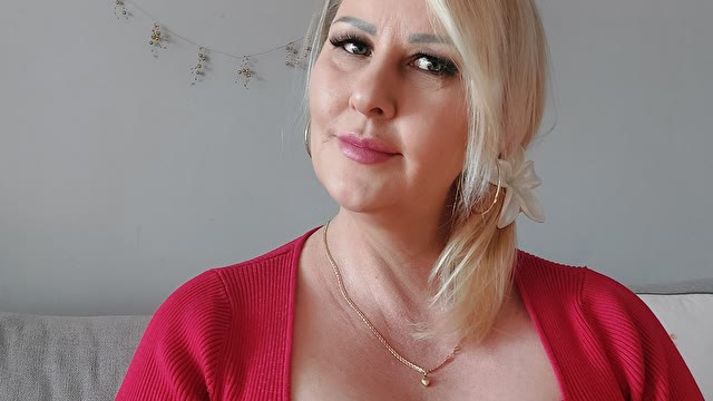 EmillyLove live webcam show