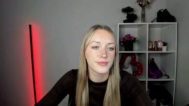 EvelynBlond live webcam show