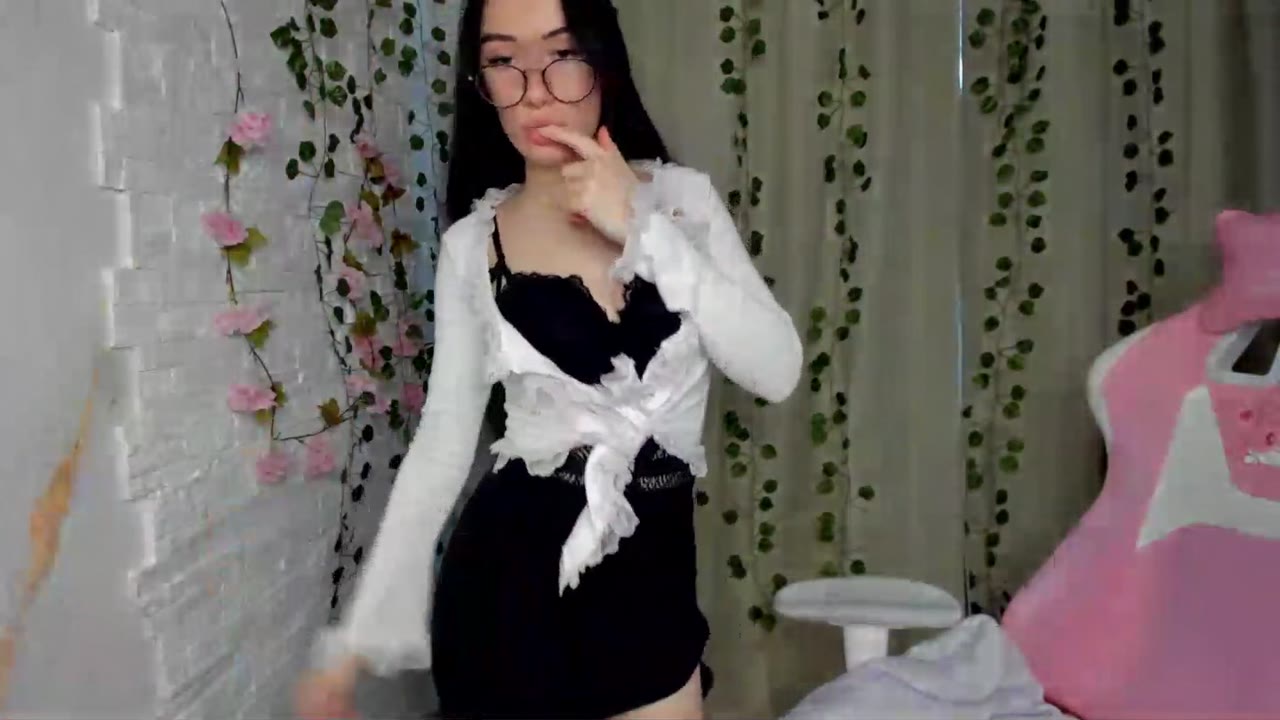 ArinaMeowX en sexcam live - webcam coquine et tchat gratuit