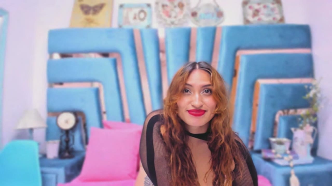 LaylaCollins en sexcam live - webcam coquine et tchat gratuit